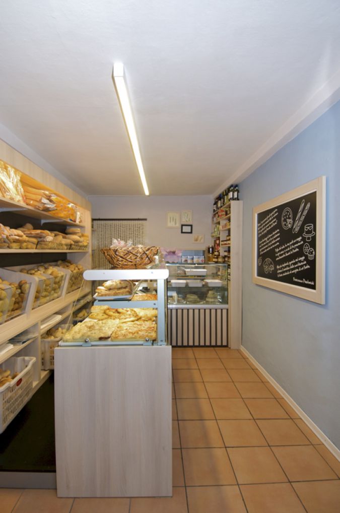 arredamento negozi panetteria borgosesia (11)